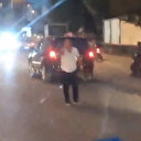 Mersin'de ambulansın önünü kesip camını yumrukladı