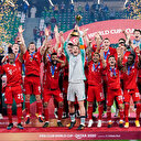 Bayern Münih'ten tarihi başarı: Bir sezonda 6. kupasını kaldırdı