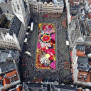 Tarihi meydan rengarenk: Bin 680 metrekarelik çiçekten halı altı saatte tamamlandı