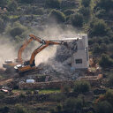 İşgalci İsrail Batı Şeria'da Filistinlilere ait bir evi yıktı