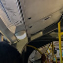 Metrobüs tavanından akan su yolcuların üstüne yağdı