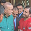 Cumhurbaşkanı Erdoğan Cuma namazı sonrası vatandaşlarla fotoğraf çekildi