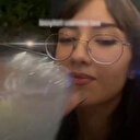 Boykotla dalga geçip Starbucks'tan aldığı kahvesini yudumladı