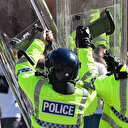 Royaume-Uni: 56 policiers blessés dans les violences d'extrême droite