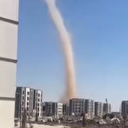 Diyarbakır'daki deprem konutlarında dev hortum oluştu