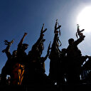 Les Houthis annoncent avoir ciblé un navire dans le golfe d'Aden avec des missiles et des drones