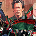 Pakistan: Arrestations massives de législateurs de l'opposition après un grand rassemblement de soutien à Imran Khan