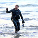 Yürüyerek dünya turuna çıktı: Hazar Denizi'nden yüzerek Azerbaycan'a geçti