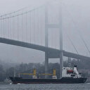 İstanbul Boğazı'nda gemi trafiği çift yönlü kapatıldı: Dev yüzer havuz Boğaz'dan geçti