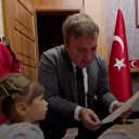 Erzincan Valisi Hamza Aydoğdu ve minik ziyaretçisi Elif’in sohbeti yürekleri ısıttı