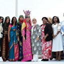 Lider eşlerine çeyizi tanıttı