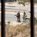 Katil İsrail askeri silah arkadaşını yerde defalarca yumrukladı