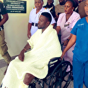 Ouganda: l'opposant Bobi Wine, blessé par une grenade lacrymogène, sort de l'hôpital
