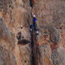 300 metrelik kayalıklara tehlikeli tırmanış: Kaya balının faydaları saymakla bitmiyor! Bu işin ucunda ölüm bile var 