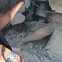 İsrail bombardımanında enkaz altında kalan 6 yaşındaki Manar kurtarıldı