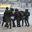 İşgalci İsrail ordusu Batı Şeria'da evlere baskın düzenleyerek 70 Filistinliyi gözaltına aldı