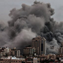 Katil İsrail Gazze'de iki eve hava saldırısı düzenledi: 4 Filistinli hayatını kaybetti