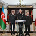 رئيس الأركان التركي يلتقي قائد القوات البرية الأذربيجاني