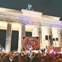 100 bin kişilik AfD karşıtı gösteri: Berlin'de yükselen Nazi tehdidi protesto edildi