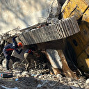Uşak'taki iş hanı yıkım esnasında çöktü: Operatör enkaz altında kaldı