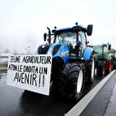 France: des agriculteurs tentent vainement de manifester à Paris