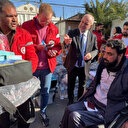 الهلال الأحمر التركي يوزع مساعدات في سوريا