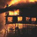 Los Angeles'taki alevlere teslim olan milyon dolarlık malikanenin çökme anı kameralara yansıdı