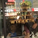 Bahçelievler'de kuyumcu altınları alıp kaçtı vatandaşlar dükkanı yağmalamaya çalıştı