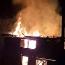 Evinde çıkan yangında pencereden atlayan kişi yaralandı