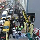 Kartal'da indirim kuyruğu: Bin liralık ürünü 100 liraya alabilmek için saatlerce beklediler! Geceden nöbet tutan bile var