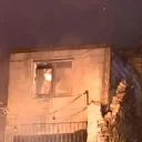 Fatih'te 2 katlı metruk bina alev alev yandı