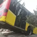 Üsküdar'da İETT otobüsünün kaza yaptığı anlar kameraya yansıdı