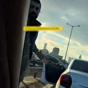 Trafikte magandalar yol kesip ‘Mermi atarız’ diye tehditler savurdu