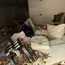 Avcılar'da evsizler tahliye edilen binanın duvarlarını kırıp yapıyı mesken edindi: 3-4 kez yangın çıkardılar