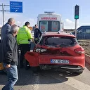 Hafif ticari araç ile otomobilin çarpıştığı kazada üç yaralı