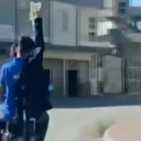 Adana’da trajikomik görüntü: Serum takılı halde motosikletle yolculuk yaptı