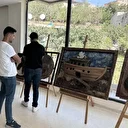 Doğa ve hayvan sevgisini taş, toprak, ağaç dalı gibi malzemelerle tuvale yansıtıyor