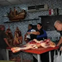 Hepsini vatandaşa yedireceklerdi: Şanlıurfa'da restoranlarda pişirilmek üzere hazırlanmış 1 ton kokmuş et ele geçirildi