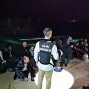 Sahil Güvenlik İzmir'de 33 düzensiz göçmeni kurtardı 50 düzensiz göçmeni yakaladı
