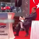 CHP İzmir İl Başkan adayı Çağatay Güç kongrede bayıldı