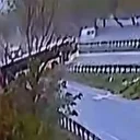 E-5'te korku dolu anlar: İETT otobüsü kayarak yoldan çıktı