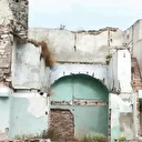 Fatih'te surların üzerindeki kaçak yapı tedirgin ediyor: En ufak fırtınada parçalar düşüyor