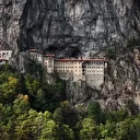 Kayalar oyularak yapıldı: Tam 300 metre yükseklikte: Her yıl binlerce turist ziyaret ediyor