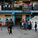 Deyr Belah'taki UNRWA okullarına sığınan Filistinliler: Zor şartlar altında yaşamlarını sürdürüyorlar