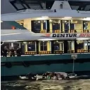  Üsküdar'da yolcu motoru balıkçı teknesine çarptı