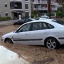 Foça’yı sağanak vurdu: Dere taştı evleri su bastı