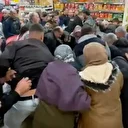 Konya'da 32 ekran televizyonlar bin liraya satışa sunulunca izdiham yaşandı