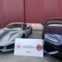 İstanbul Gümrük Muhafaza ekipleri sahte faturalarla değeri düşük gösterilen 10 lüks araca el koydu