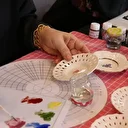 Seramik mühendisliği birikimiyle yöneldiği porselen dekorlamada kültürel miras taşıyıcısı ünvanı aldı