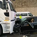 Yakıt tankeri ile otomobil kafa kafaya çarpıştı: Ölü ve yaralılar var